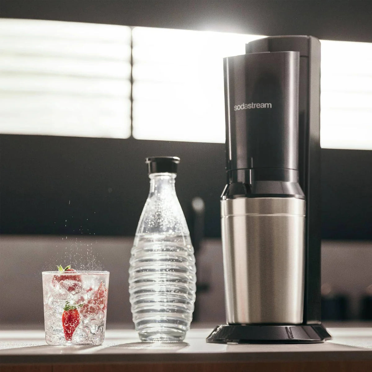 Wassersprudler Crystal 3.0 Quick-Connect CO2-Zylinder und 3x Glaskaraffen, Silber, Schwarz/Titan